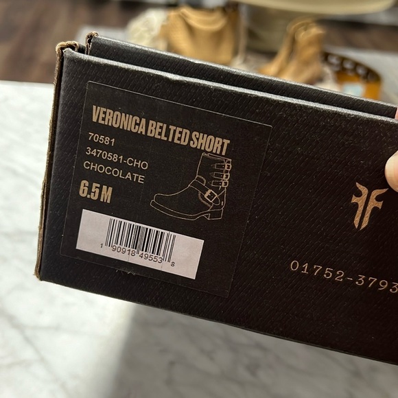 Frye NIB Veronica Belted Short Bootie in Chocolate Size 6.5M - Picture 7 of 10